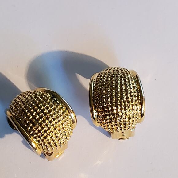 Vintage Jewelry - Vintage Gold tone metal chunky slip on earrings 1" Excellent condition